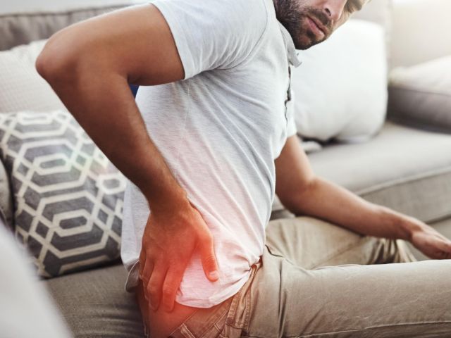 Bel fıtığı ameliyatı olalı 2 yıl oldu; sol kalça ve bacağımda yanma var. Fibromiyalji olabilir mi